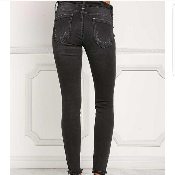♦️ LAST 2 Black Distressed Raw Hem Skinny Jeans - Picture 4 of 6